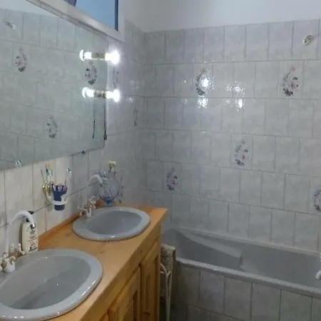 Apartment Sarrant - 4 Pers, 80 M2, 3/2 * Sarrant